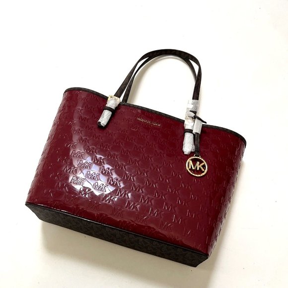 NWT Michael Kors Jet Set Tote Bag Debossed Patent Mulberry Red Gold Charm $330 - Picture 3 of 10